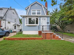 6 Pershing Ave, Valley Stream, NY 11581