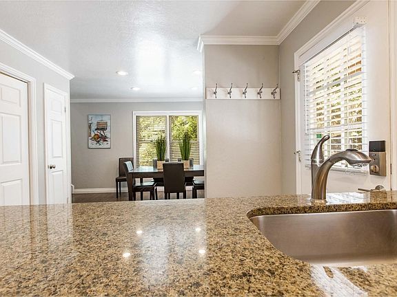 3rd image of 519 Deer Valley Dr