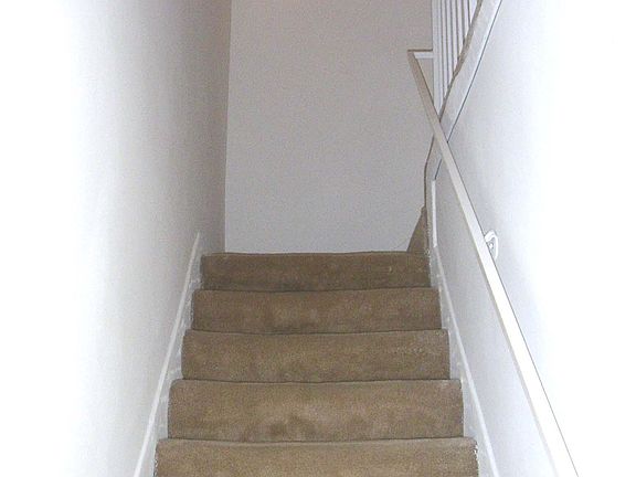 3rd image of 1109 S Sherbourne Dr APT 204