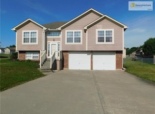 513 Wells Cir, Odessa, MO 64076