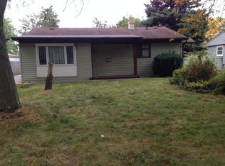 18 Cardinal Ln, Carpentersville, IL 60110