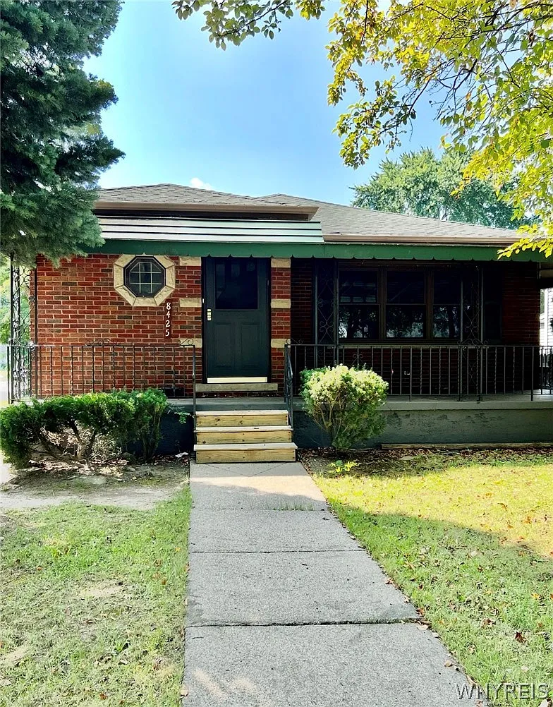 3 bed, 1.0 bath, 1292 sqft, $2,200 — Photo 1