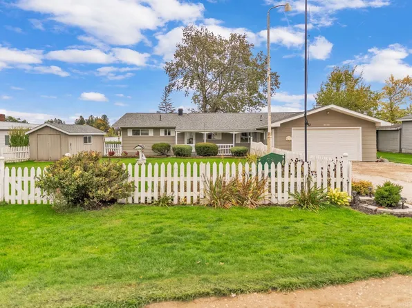 3039 W Lakeside Dr, West Branch, MI 48661