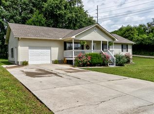 104 Ali Ln, Jacksboro, TN 37757