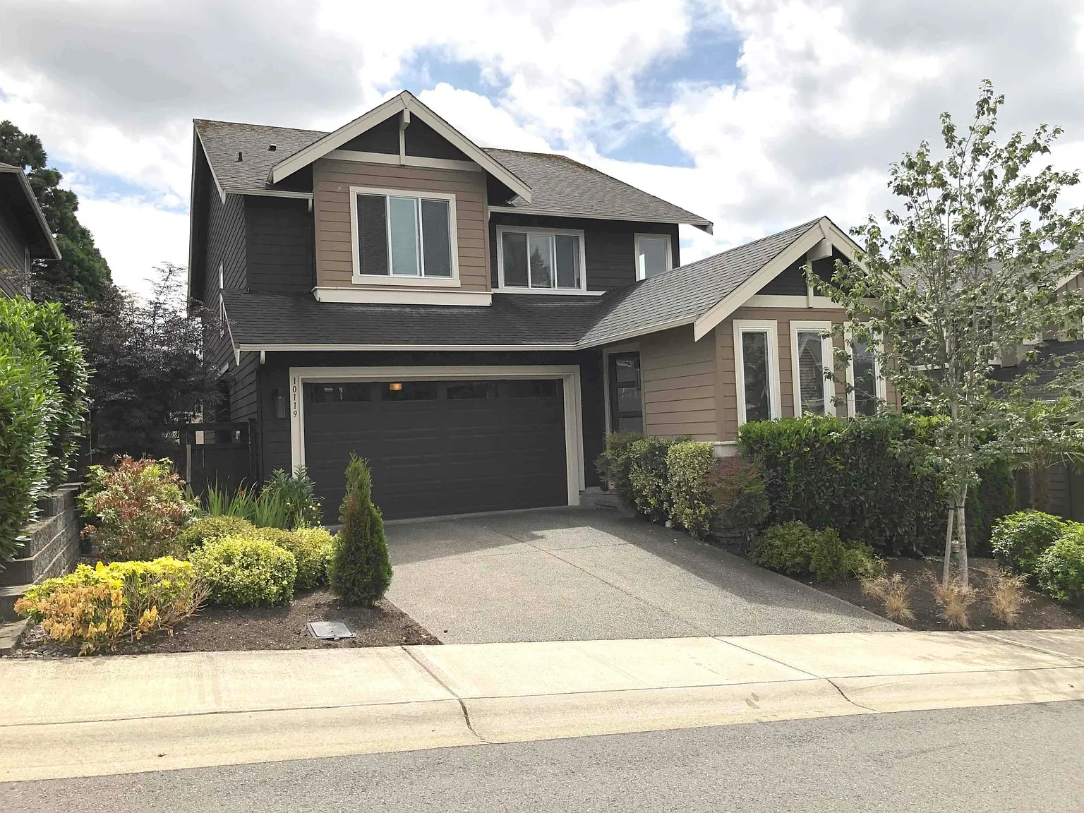 4 bed, 2.5 bath, 2663 sqft, $4,500 — Photo 1
