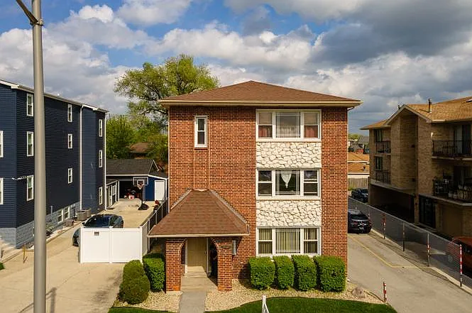 9821 S Ridgeland Ave #2