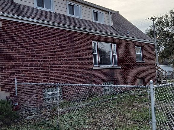 2nd image of 12100 S Lasalle St