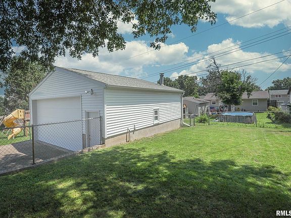 5th image of 2623 N Zenith Ave