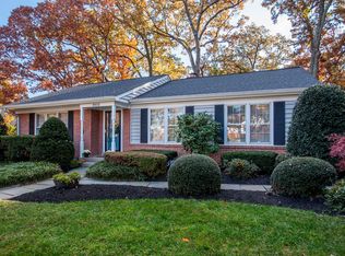 8102 Postoak Rd, Potomac, MD 20854