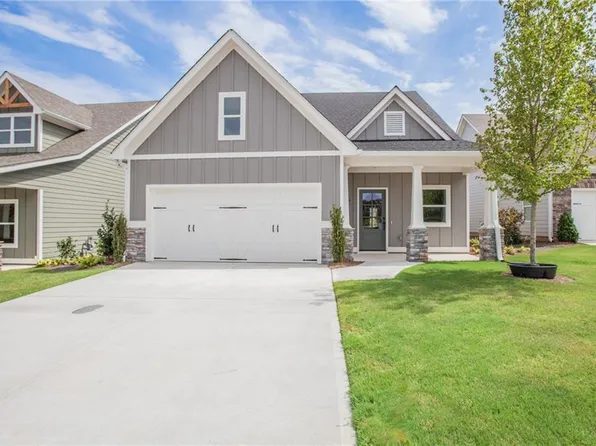 406 Maple View Dr, Carrollton, GA 30117