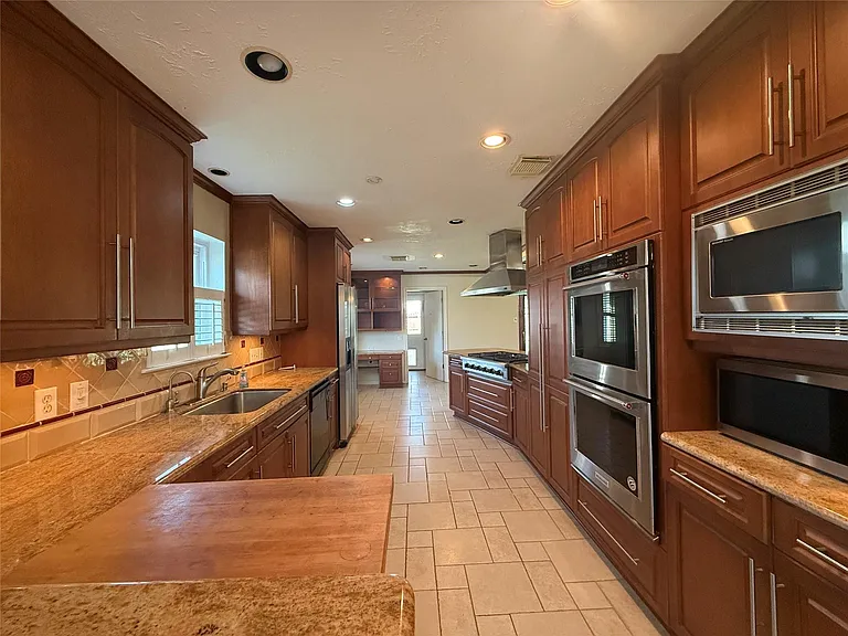 7718 Lacy Hill Dr — Photo 13