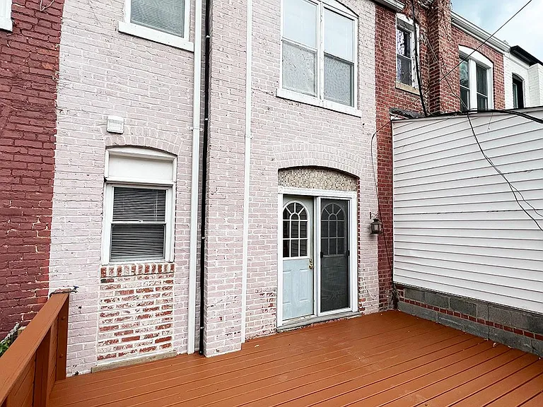 770 Columbia Rd NW — Photo 12