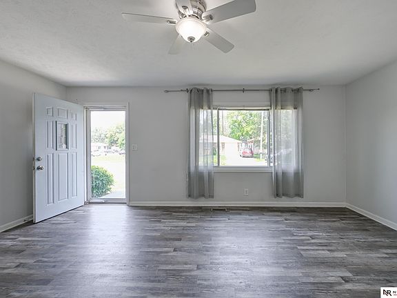 5th image of 7111 Logan Ave