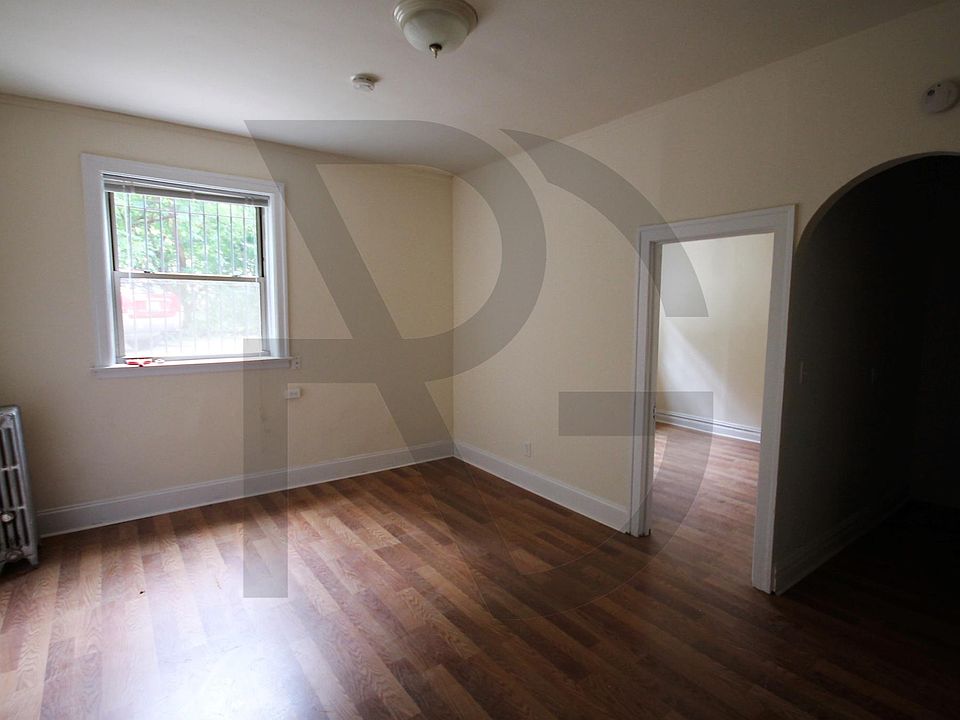 2nd image of 2536 N Sawyer Ave #U103