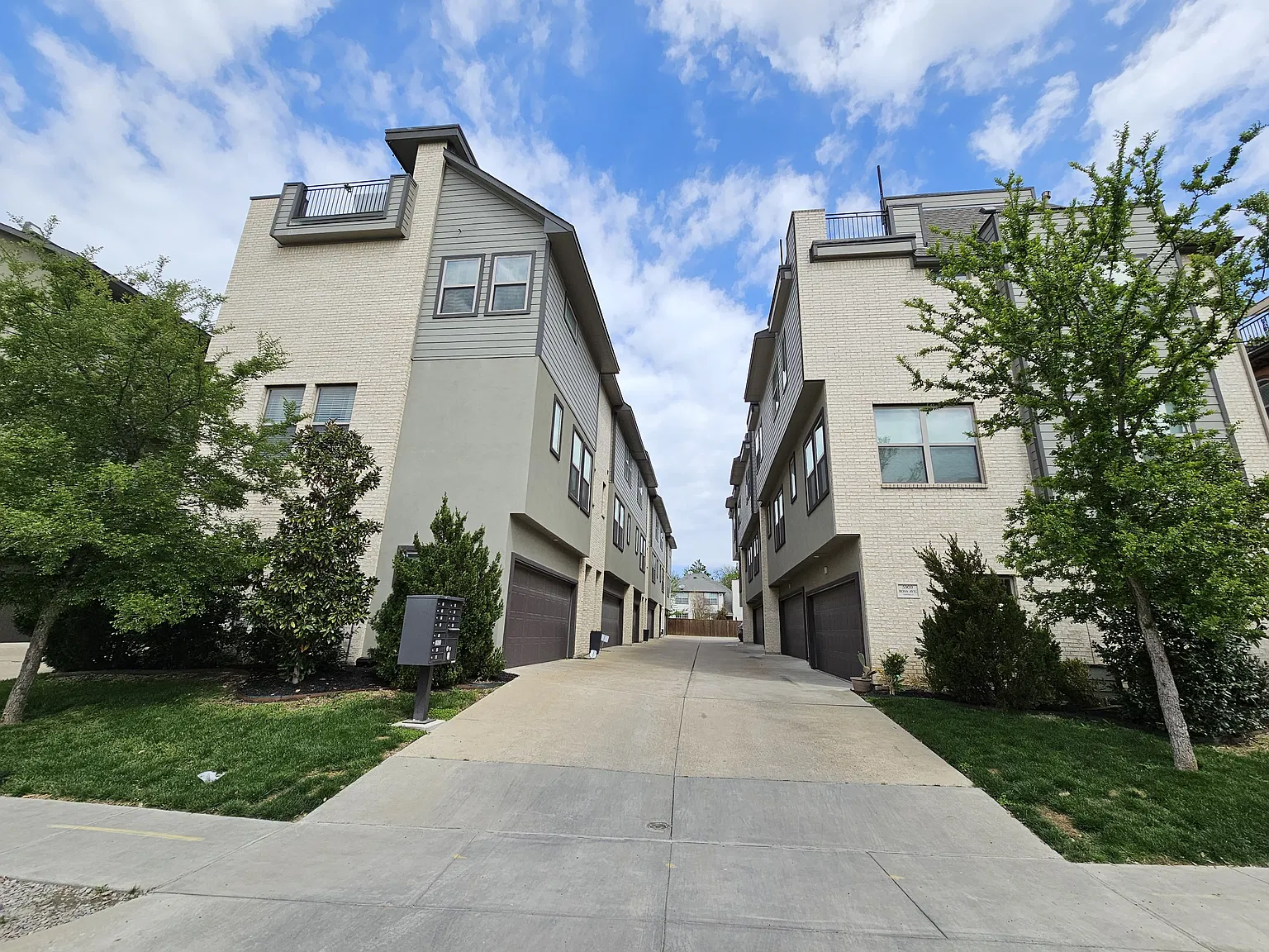 2 bed, 2.5 bath, 1609 sqft, $3,450 — Photo 1