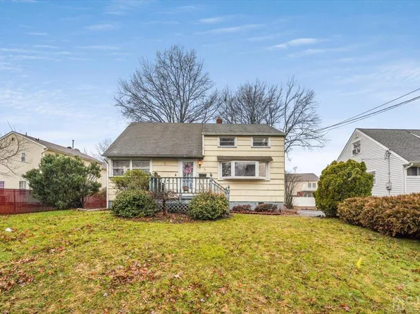 34 Bradford Pl, Iselin, NJ 08830
