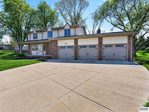 3rd image of 13125 Normandy Cir