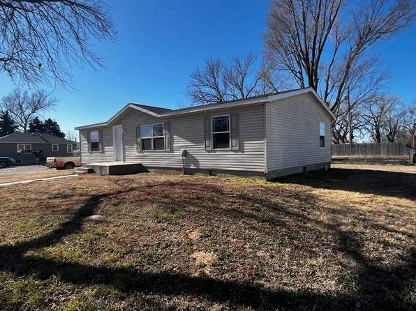 211 N Market St, Medicine Lodge, KS 67104
