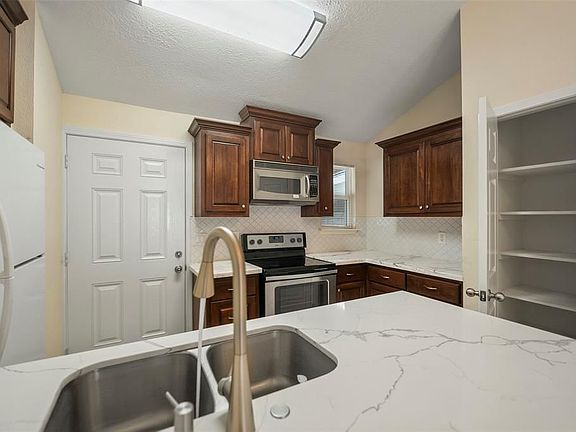 5th image of 12718 Summer Mill Dr
