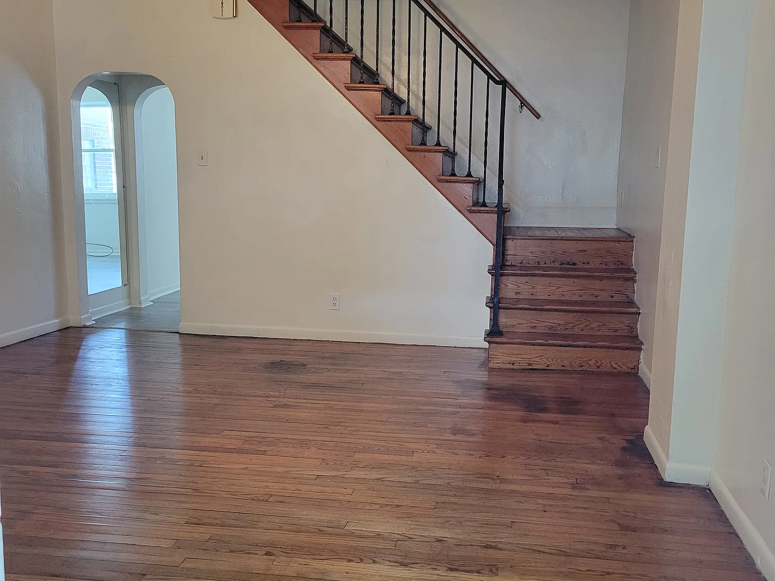 2 bed, 1000 sqft, $725 — Photo 2