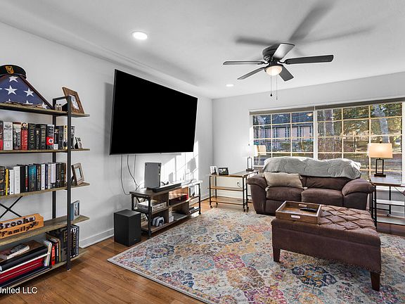 5th image of 1816 Douglass Dr