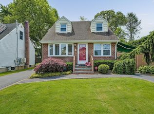 14 Covington St, Huntington Station, NY 11746