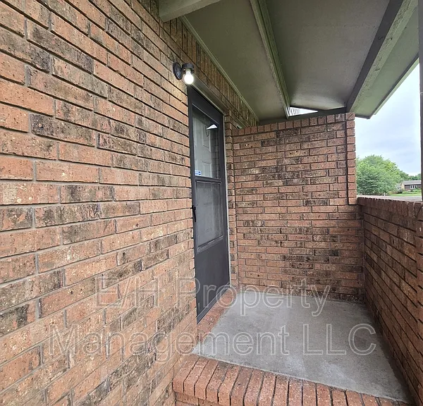 9105 W Westlawn St #1 — Photo 2
