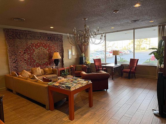2nd image of 700 E 9th St APT 11G