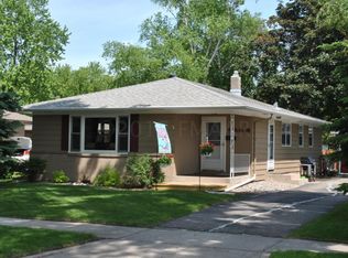 1206 8th St N, Moorhead, MN 56560