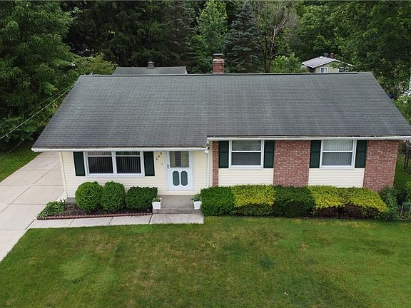 5th image of 262 Monroe Dr