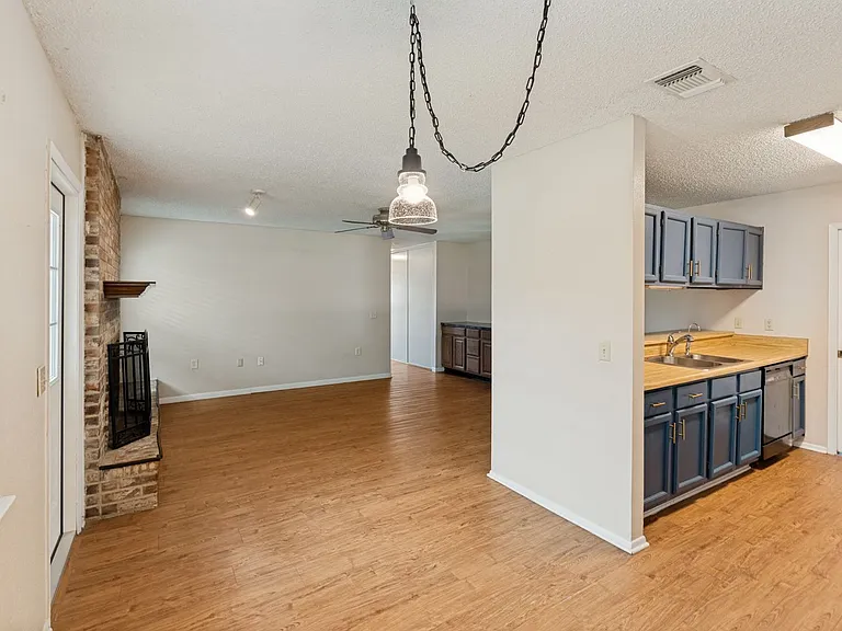 16006 Eagleway St — Photo 6