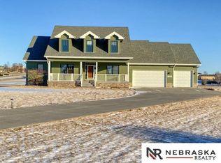 15291 Chasemore Dr, Plattsmouth, NE 68048