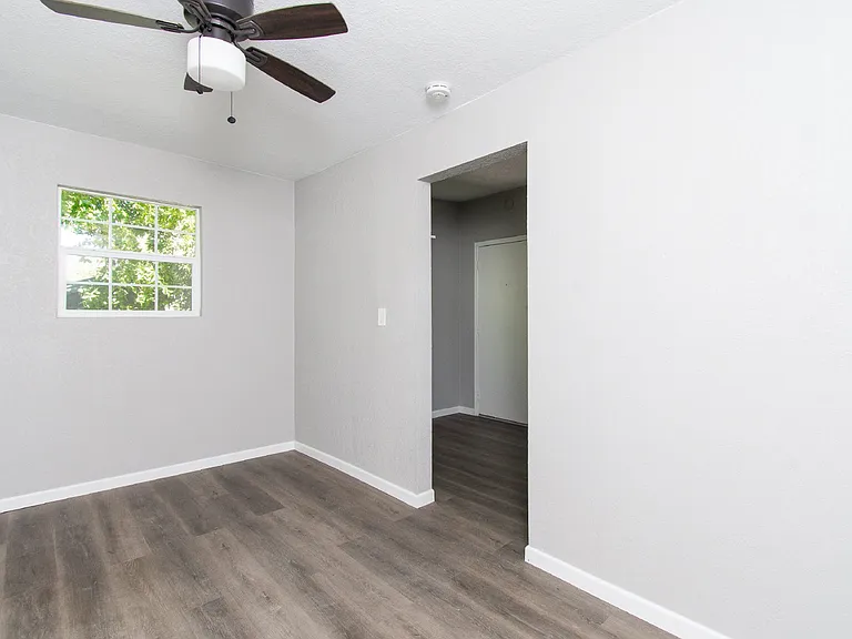 605 N Main St — Photo 12