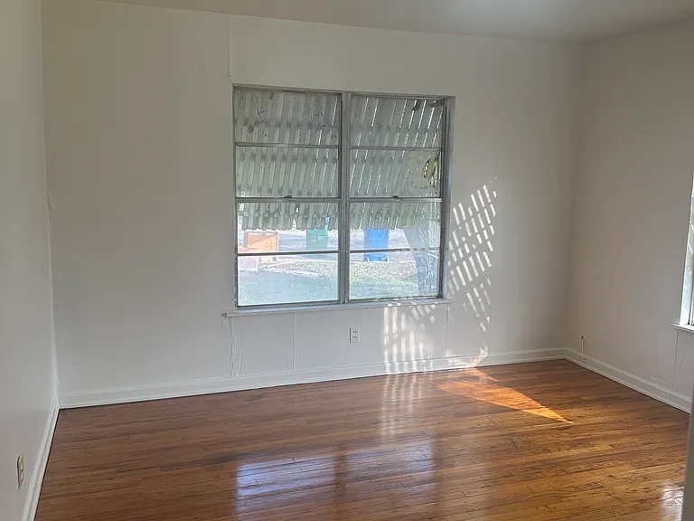 311 Elliott St — Photo 8