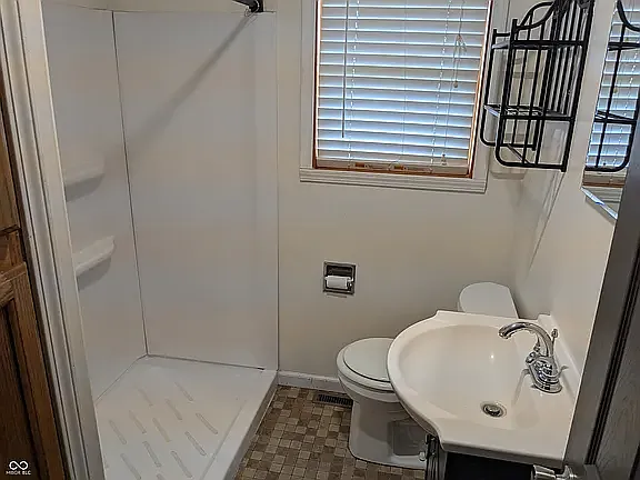 1630 Lawton Ave — Photo 11