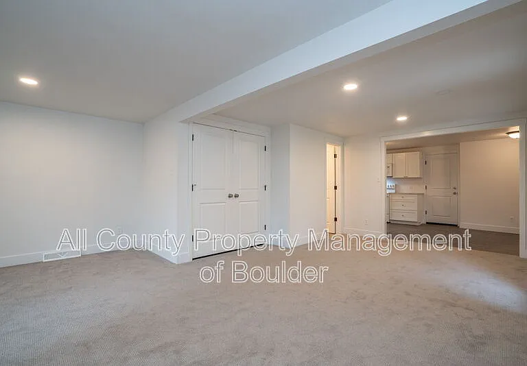 1117 Vivian St — Photo 20