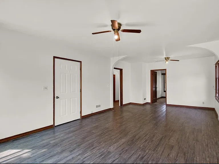 521 Dewey St — Photo 7