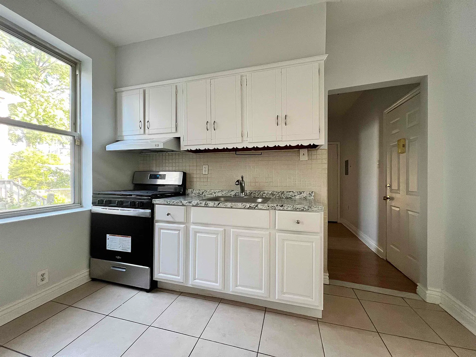 1 bed, 1.0 bath, $1,950 — Photo 2