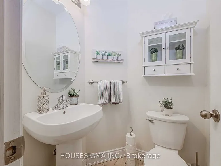 244 Tawny Cres — Photo 14