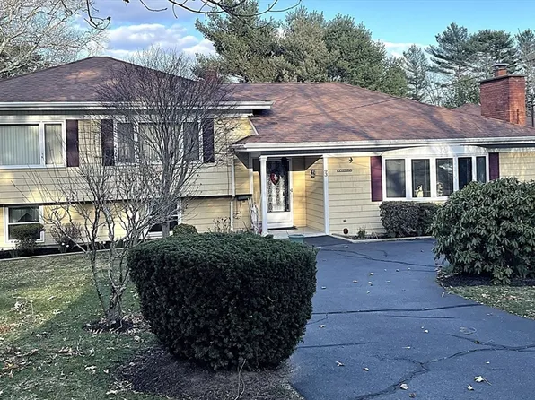 93 Highland Ave, Dartmouth, MA 02747