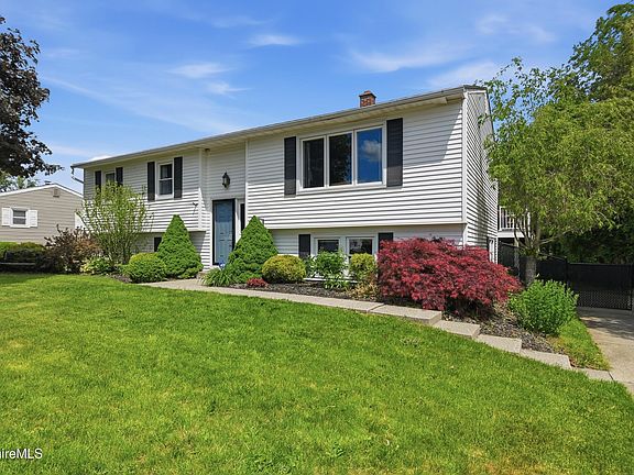 3rd image of 18 Greenings Ave