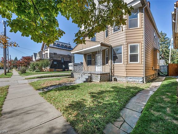 4th image of 3822 Carlyle Ave