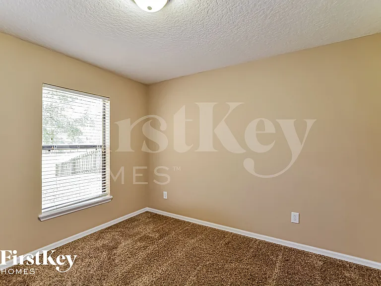 1521 Clapton Dr — Photo 14