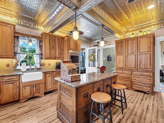4th image of 1037 College AVENUE
