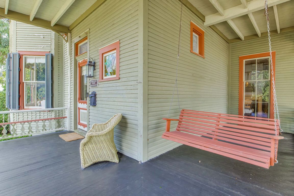 next background image