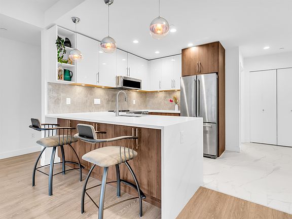 4th image of 11703 Fraser St #202