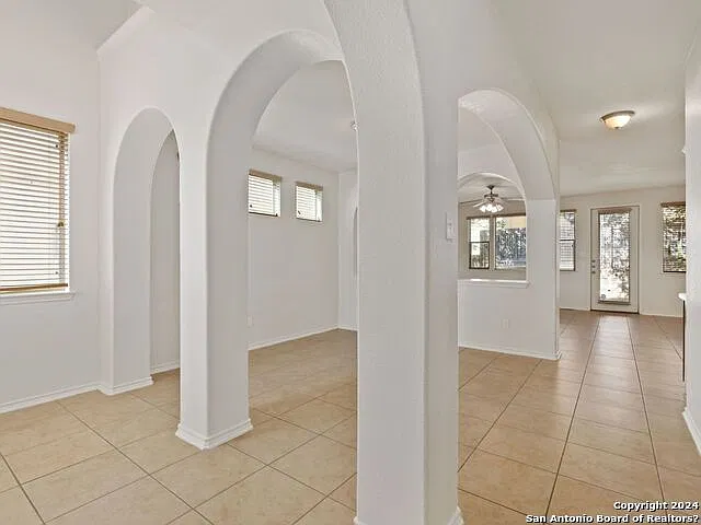 3 bed, 2.5 bath, 1988 sqft, $2,500 — Photo 4
