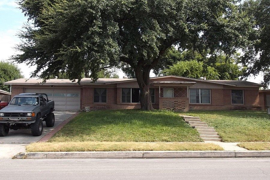 1st image of 119 Pinewood Ln