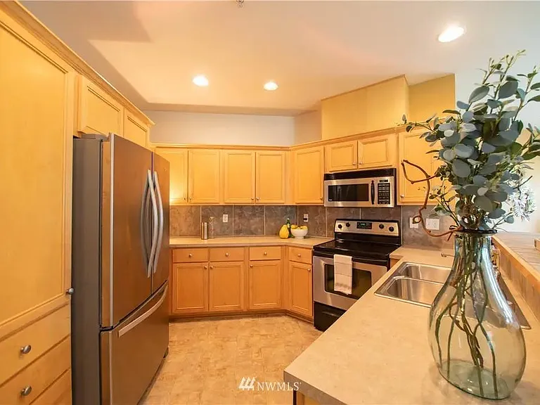 22615 NE Alder Crest Dr #102 — Photo 7