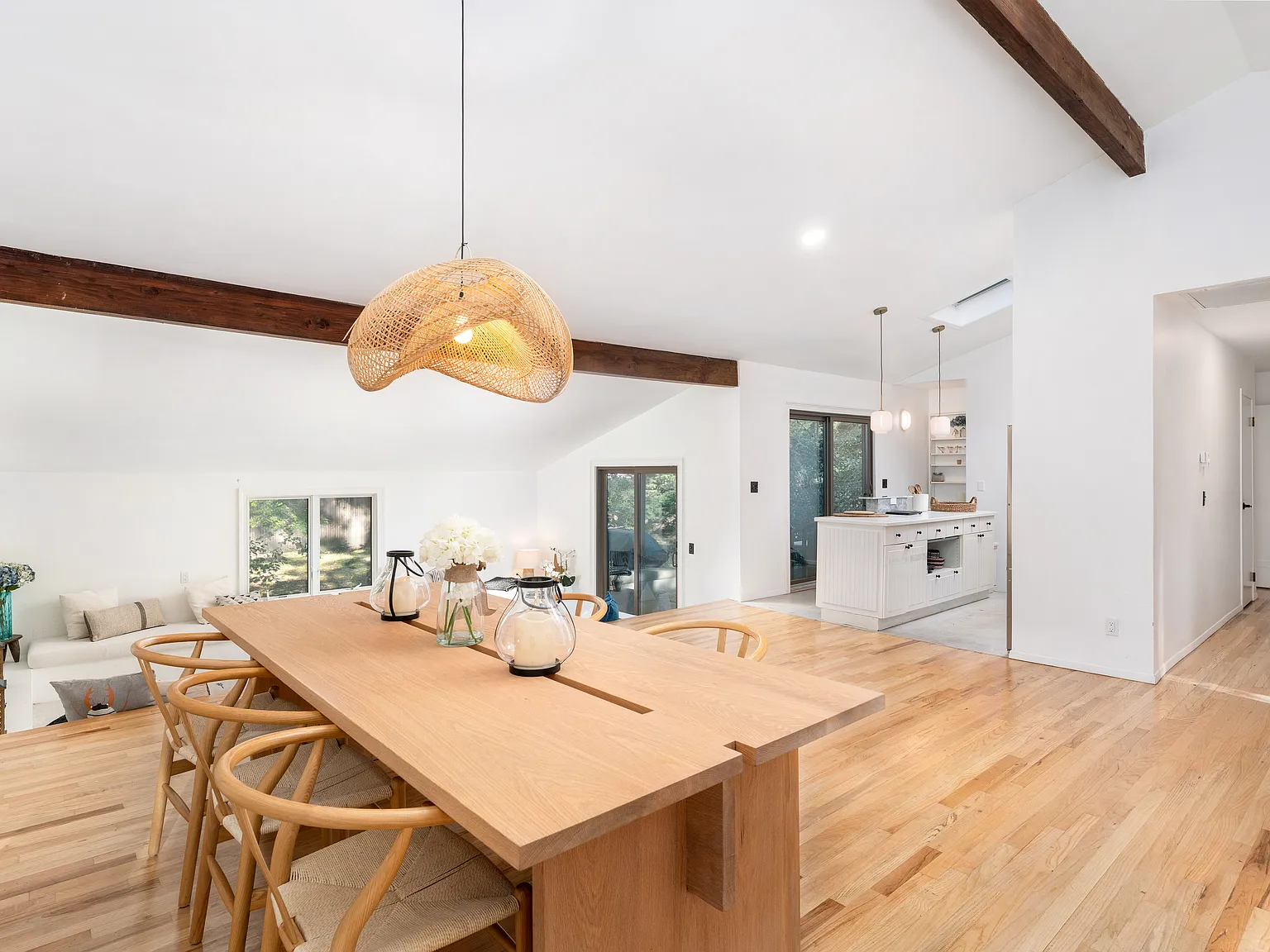 Quiet Contemporary in the Springs — Photo 4